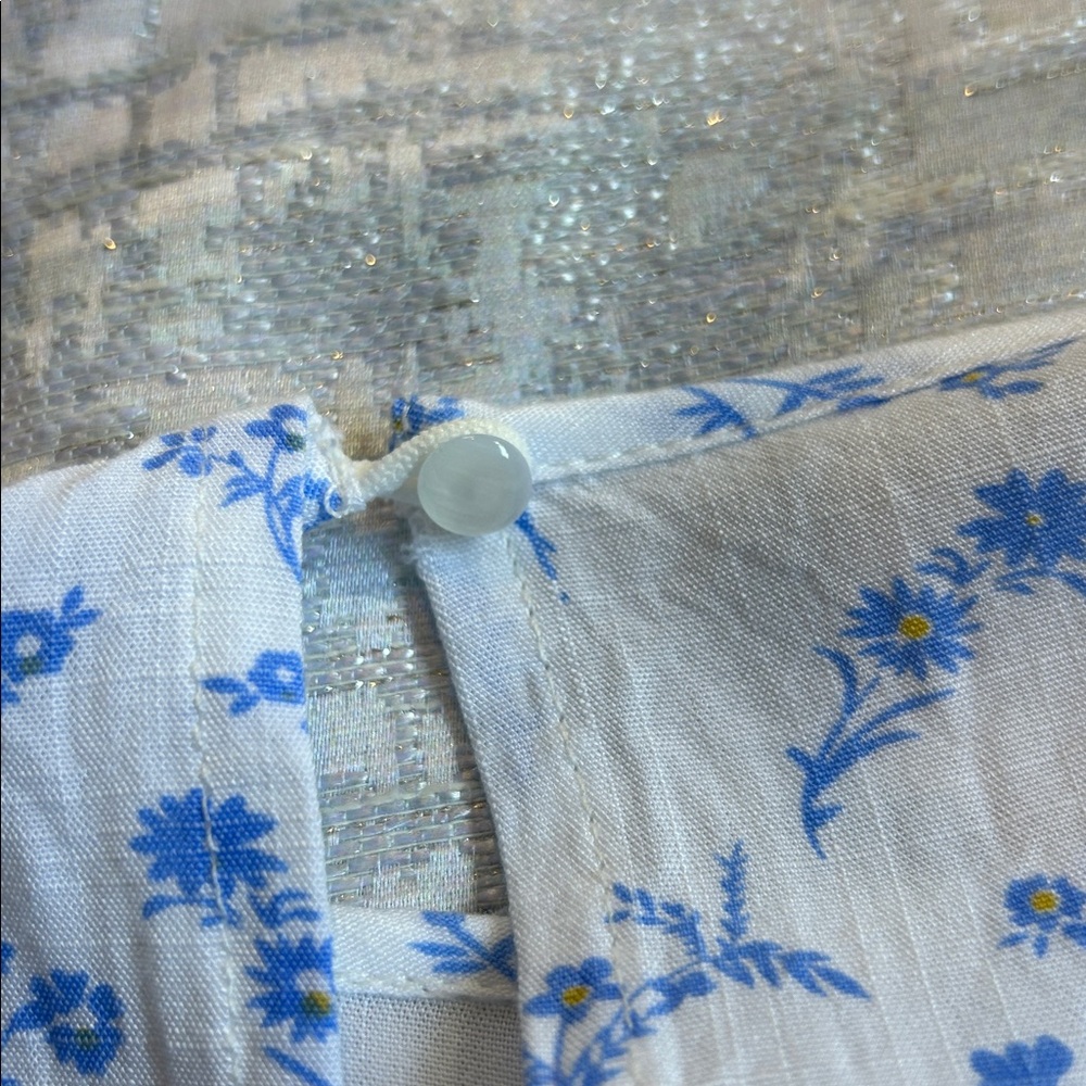 Fun 2 Fun Floral Blue and White Women's Top - Picture 7 of 7